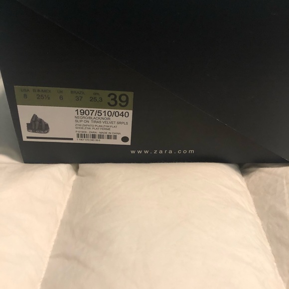 Zara Slides - Picture 2 of 6